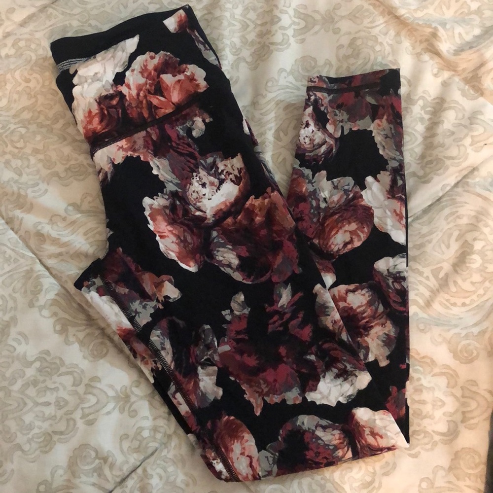 Victoria sport knockout leggings.